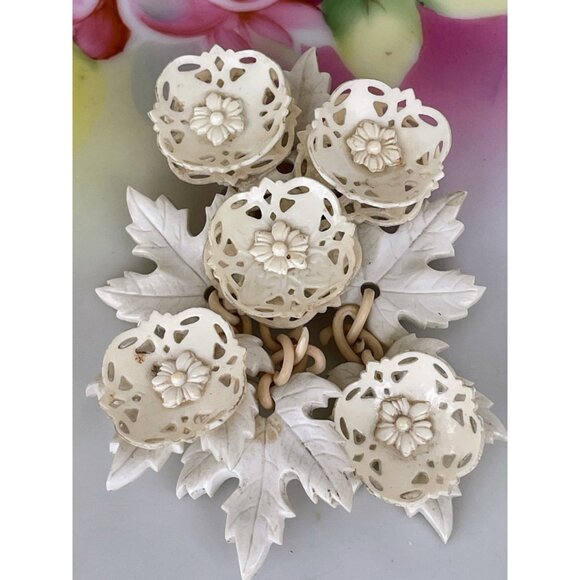 Vintage 1930s Carved Celluloid Large Dangle Brooch Leaves Flowers - Picture 5 of 12